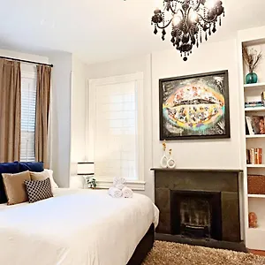 The Lyons House - Luxe Historical - Parking Included Savannah